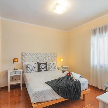 Torre Da Rocha - Silhueta Citadina Portimão